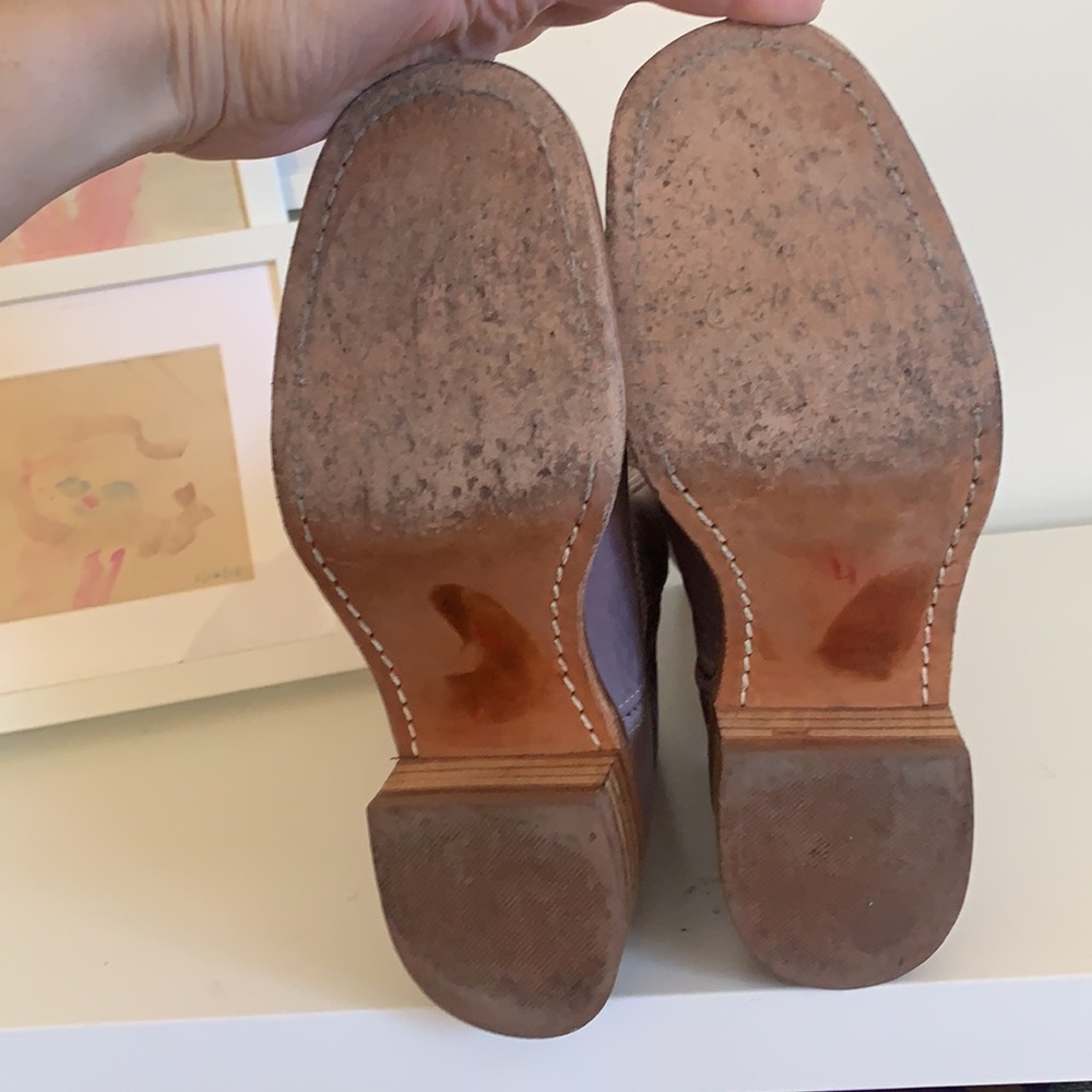 GORGEOUS FRYE Campus Boots in rare lavender color - Picture 7 of 10